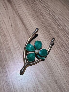 Vintage 4 Leaf Clover Wishbone Brooch
